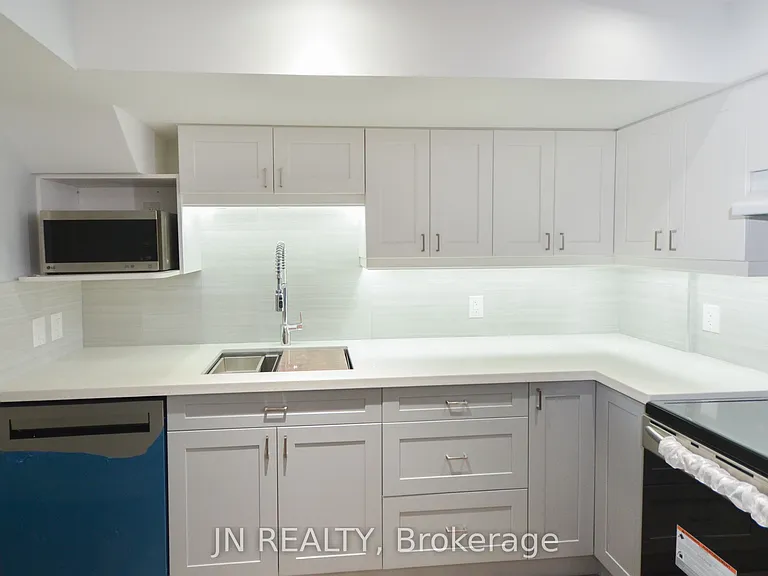 34 McEchearn Cres #LOWER — Photo 6