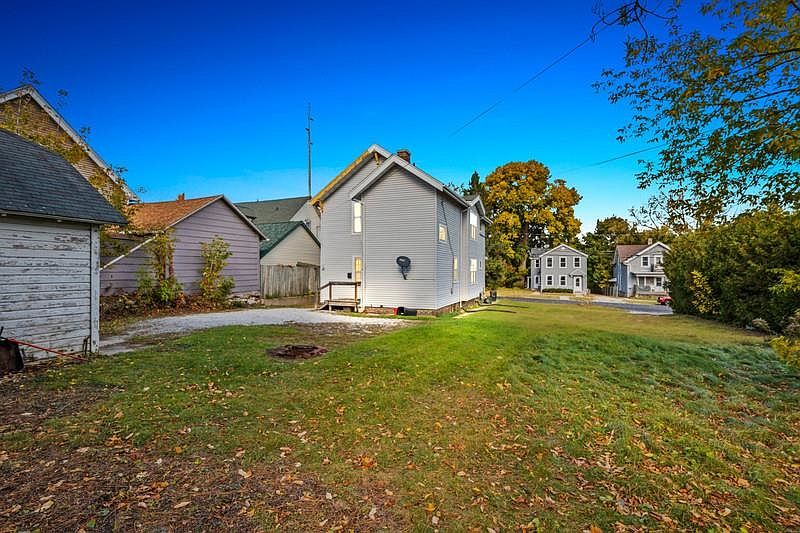 1013 Columbus St, Manitowoc, WI 54220 MLS 50283136 Zillow