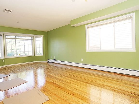 5th image of 290 Lake Ave Floor Basement