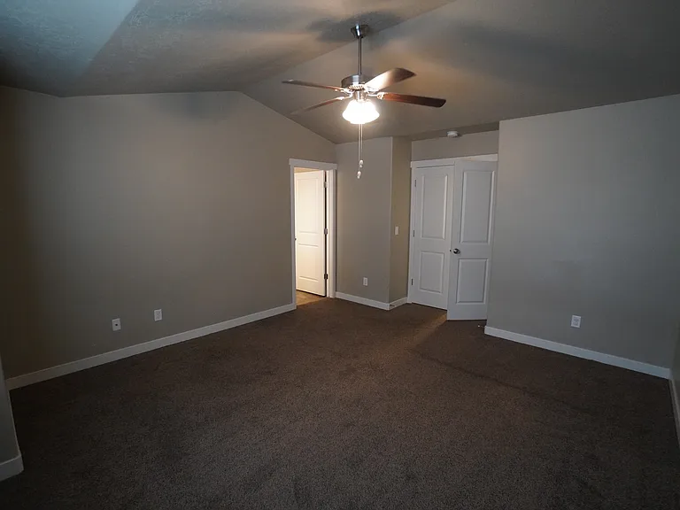 1085 W 2875 N — Photo 19