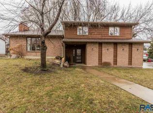 5600 W Pebble Creek Rd, Sioux Falls, SD 57106