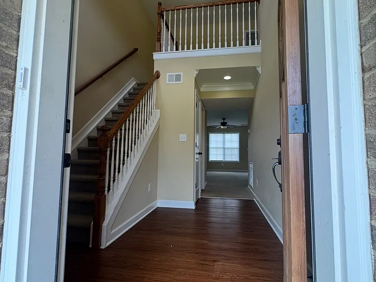 111 Castanet Ct — Photo 4