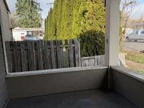 3rd image of 641 Rose Ave