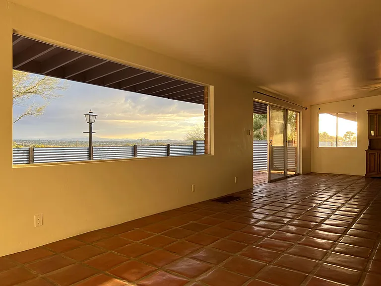 Big sky views from Living room