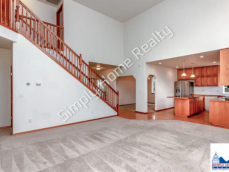 4100 Campus Green Dr NE — Photo 7