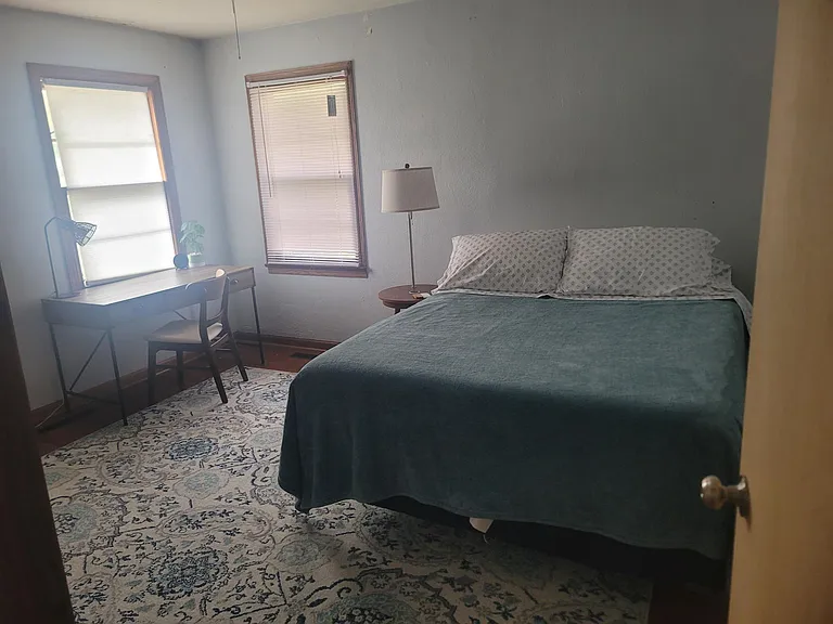 4612 Southview Dr — Photo 2