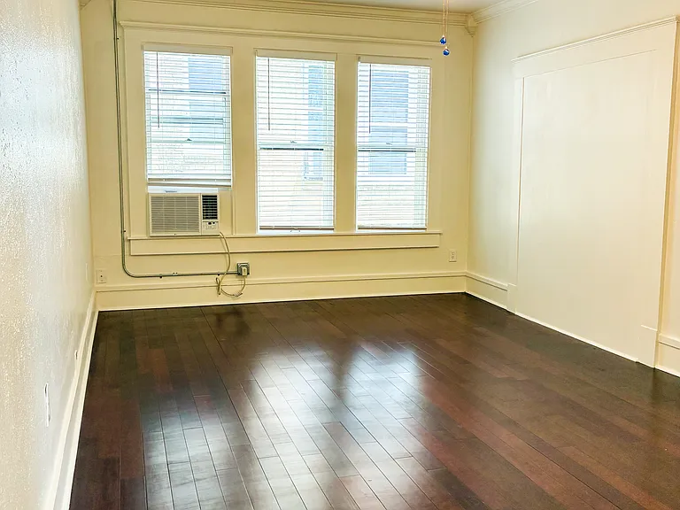 416 E Dewey Pl — Photo 18