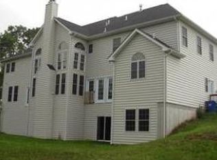 200 Pine Ln, Douglassville, PA 19518