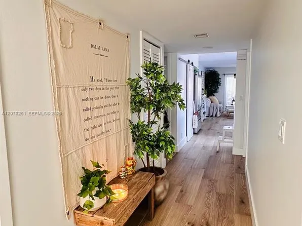 223 Lakeview Dr APT 204, Fort Lauderdale, FL 33326