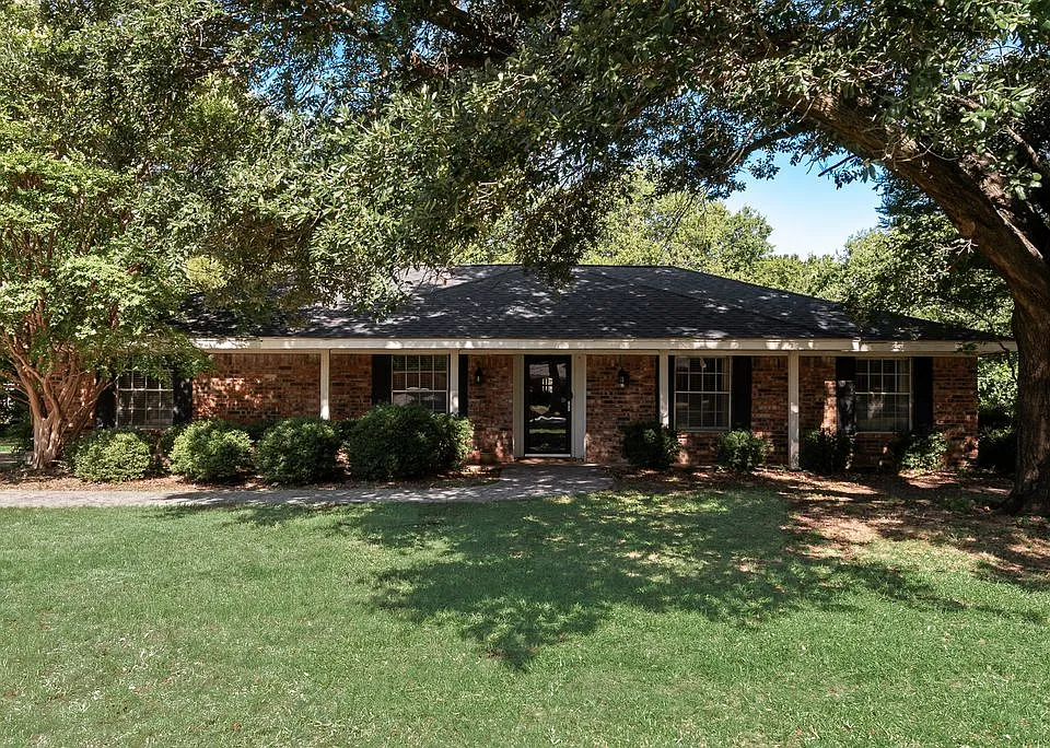 3000 Monties Ln