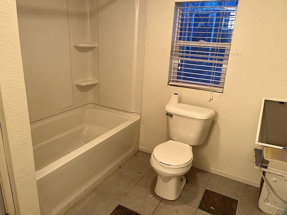 2nd image of 611 1/2 S 3rd Ave