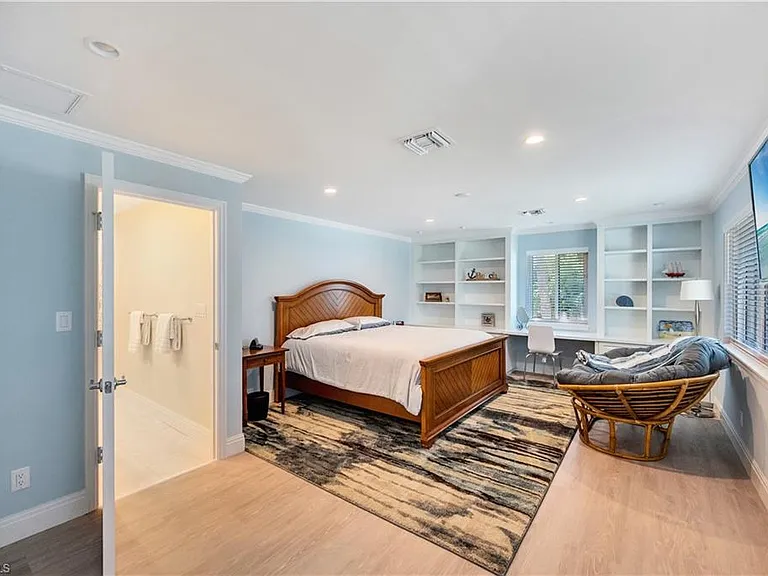 1065 Gulf Shore Blvd N #201 — Photo 11