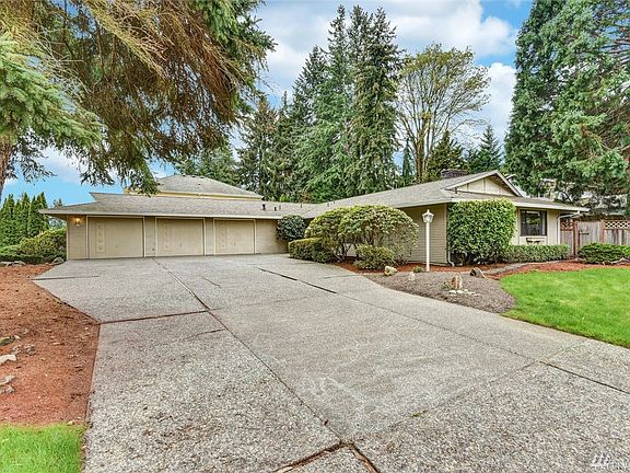 3rd image of 1027 179th Pl NE