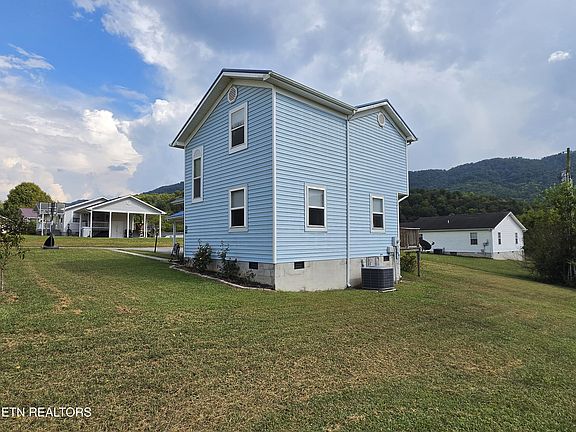 5th image of 181 Pinecone Rd