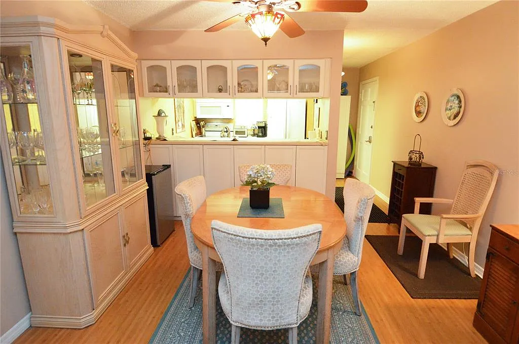 2 bed, 1.0 bath, 980 sqft, $2,100 — Photo 4
