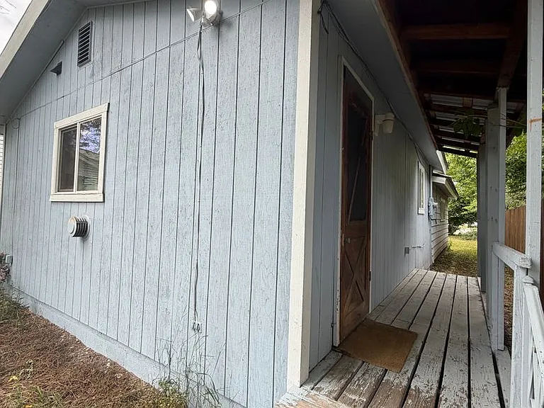 1511 Phillips St — Photo 3