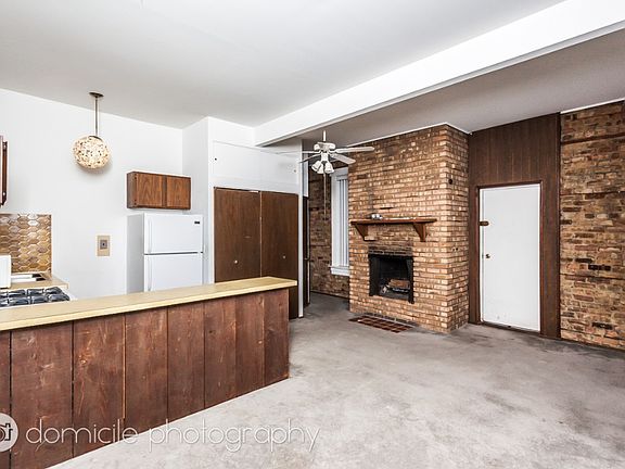 3rd image of 739 W Briar Pl APT 1R