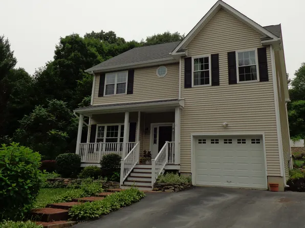 21 Hideaway Ln, Marlboro, NY 12542