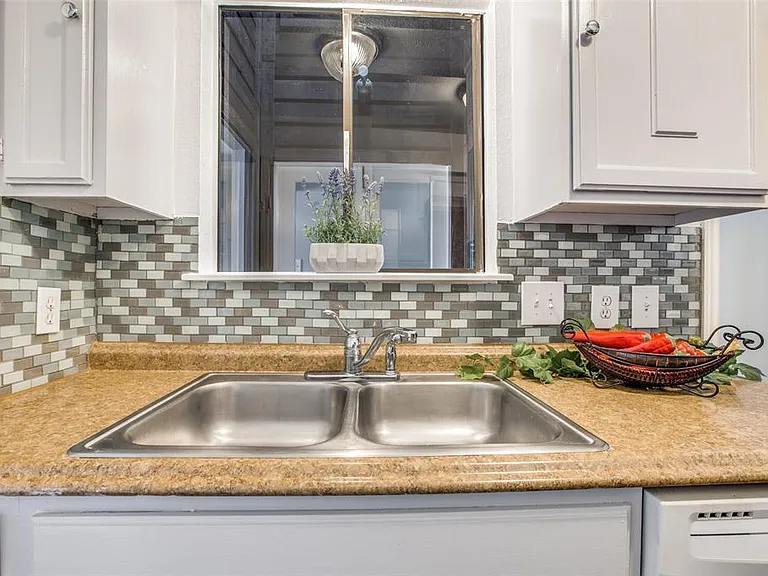 2103 Place Rebecca Ln #D4 — Photo 15