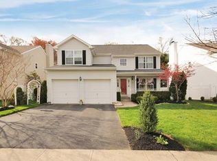 10 Sutton Pl, Helmetta, NJ 08828
