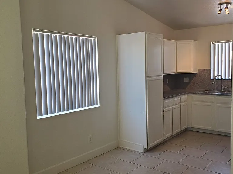3637 W Angela Dr — Photo 10