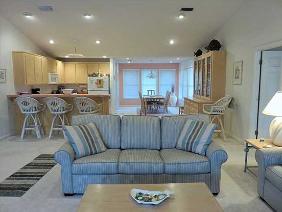 4th image of 573 W Bayshore Dr