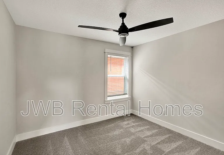 8859 Amalfi Ct — Photo 23