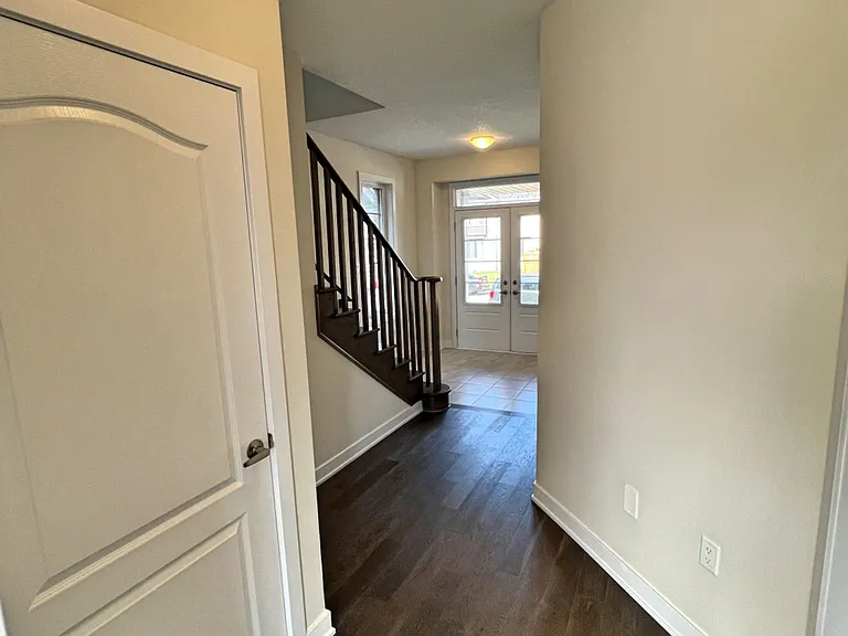 66 Aviron Cres — Photo 5