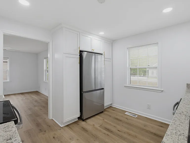 931 Marlboro St — Photo 16