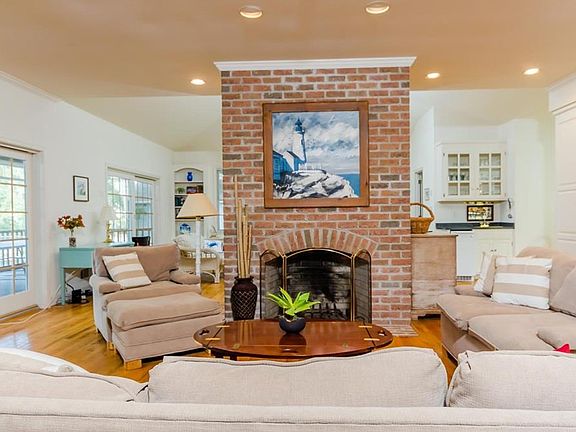 4th image of 21 Bayberry Ln