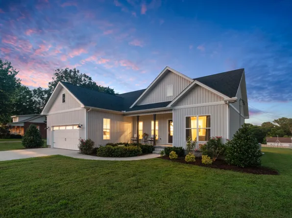 204 Locust St, Mc Ewen, TN 37101