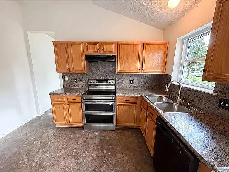 10304 Pondwood Dr — Photo 13