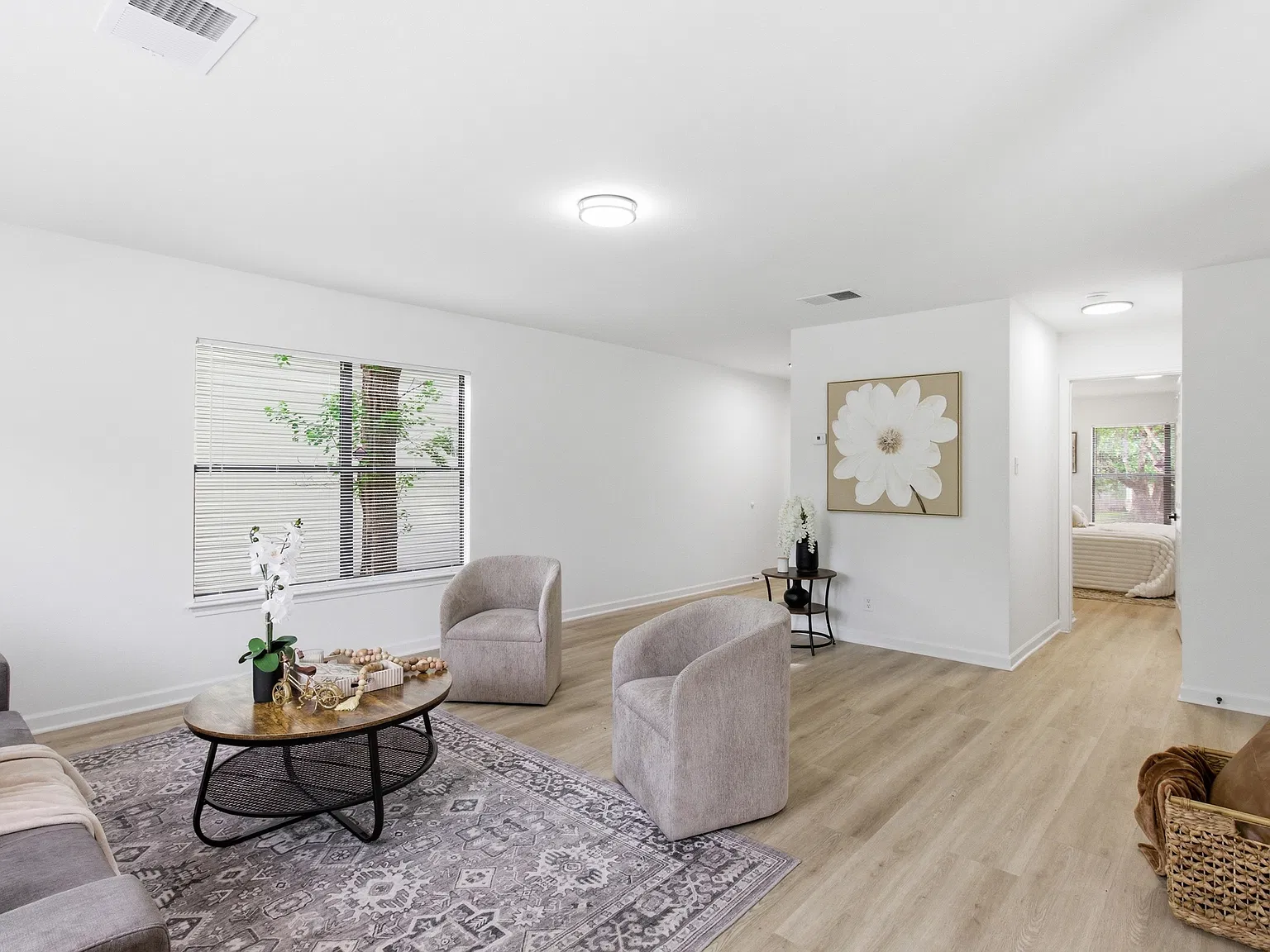 4 bed, 2180 sqft, $2,150 — Photo 2