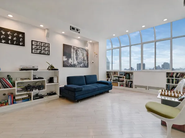 310 East 46th Street image 1 of 17