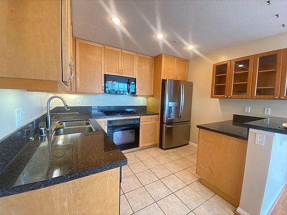 2nd image of 850 Beech St Unit 813