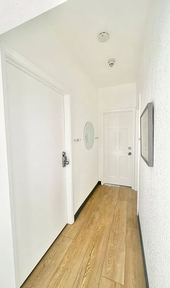 Studio, 130 sqft, $450 — Photo 4
