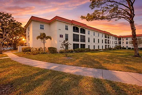 2700 Bayshore Blvd Photo 1