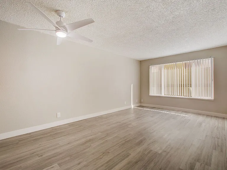 The Elms Apartments at 28th St — Photo 12
