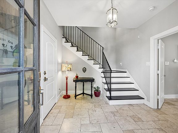 3rd image of 1915 Spring St