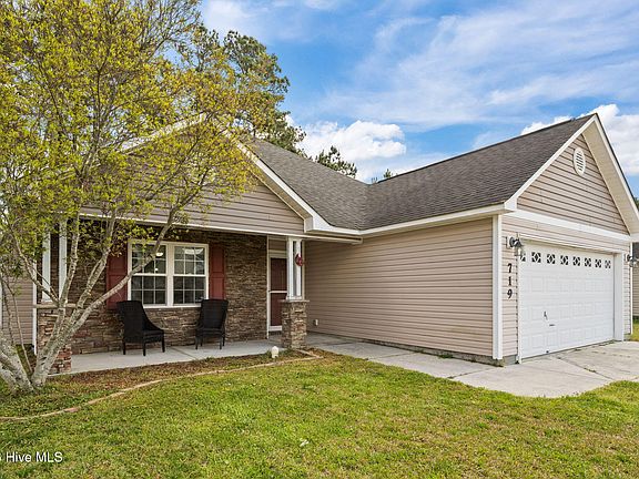 3rd image of 719 Savannah Drive