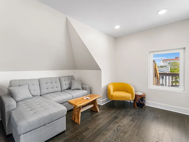 1059 Asbury Ave #3 — Photo 12