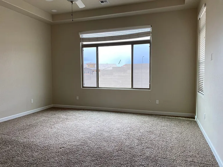 5403 Grays Peak Trl NE — Photo 9
