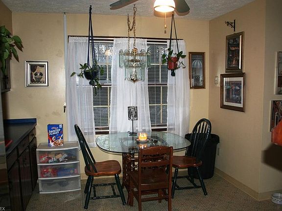 3rd image of 88 Rosewood Dr