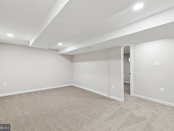 4th image of 905 Karlson Ave