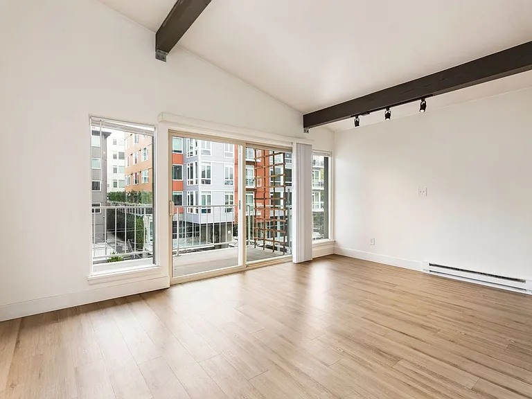 1613 Summit Flats — Photo 4