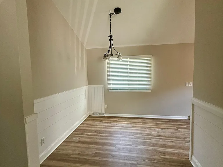 24051 Russell Ave — Photo 8