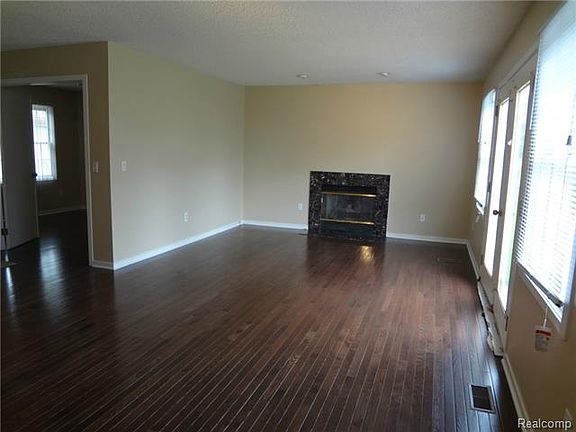 5th image of 31179 Rolling Grove Dr #1