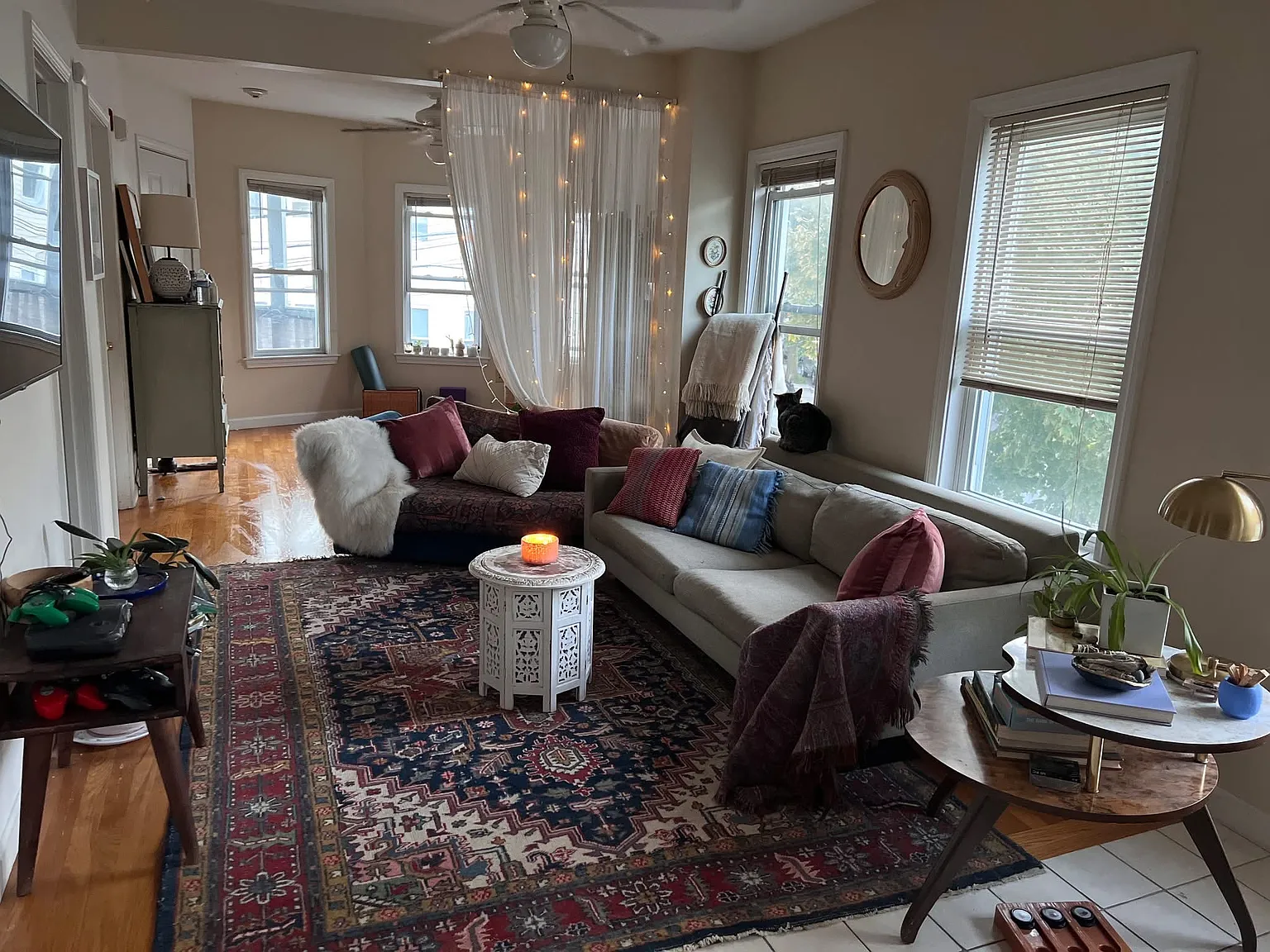 2 bed, 950 sqft, $2,400 — Photo 2