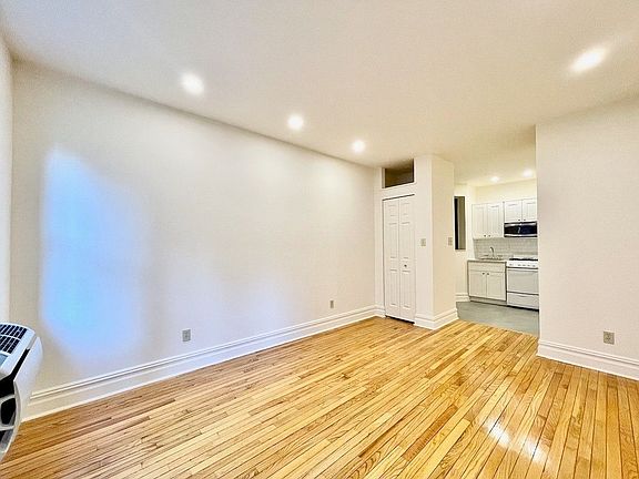 5th image of 316 E 34th St APT 2C