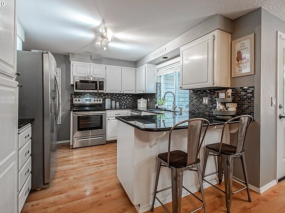 4th image of 11549 SW Twin Park Pl
